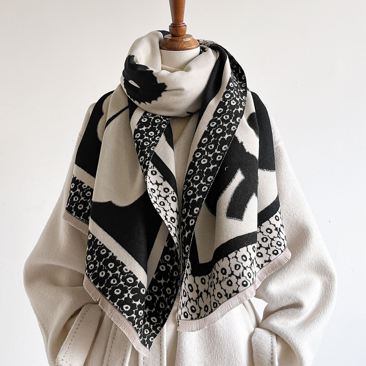 Scarf Women Large Flower Jacqu - Cashmere Scarf recension och pris